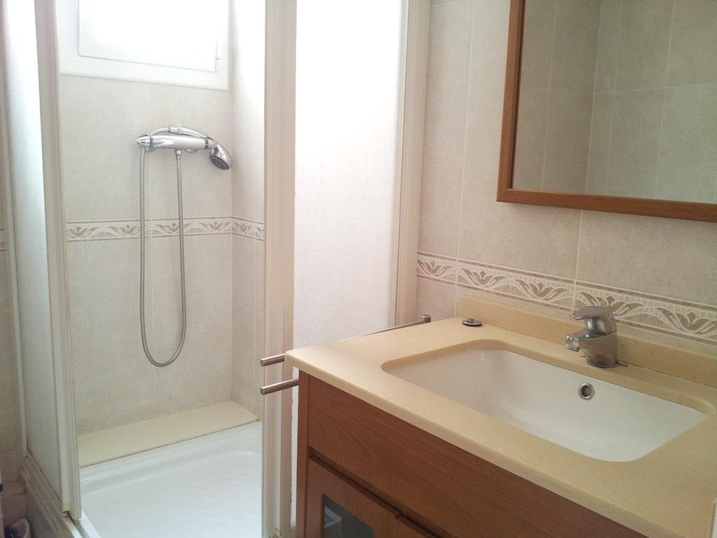 Apartamento Atico Soleado L'Hospitalet de Llobregat Habitación foto